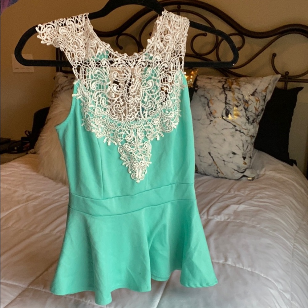 Teal cute sleeveless top with lace and bow